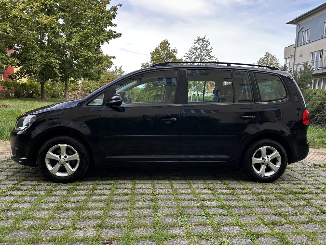 Volkswagen Touran 1.2 TSI Trendline Facelift 6st. Manuál - foto 8