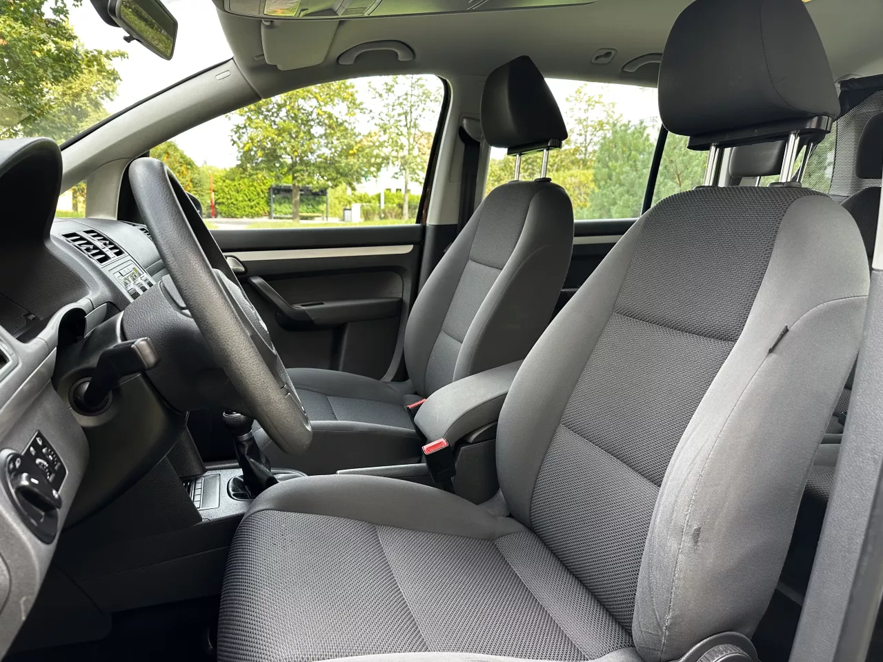 Volkswagen Touran 1.2 TSI Trendline Facelift 6st. Manuál - foto 10