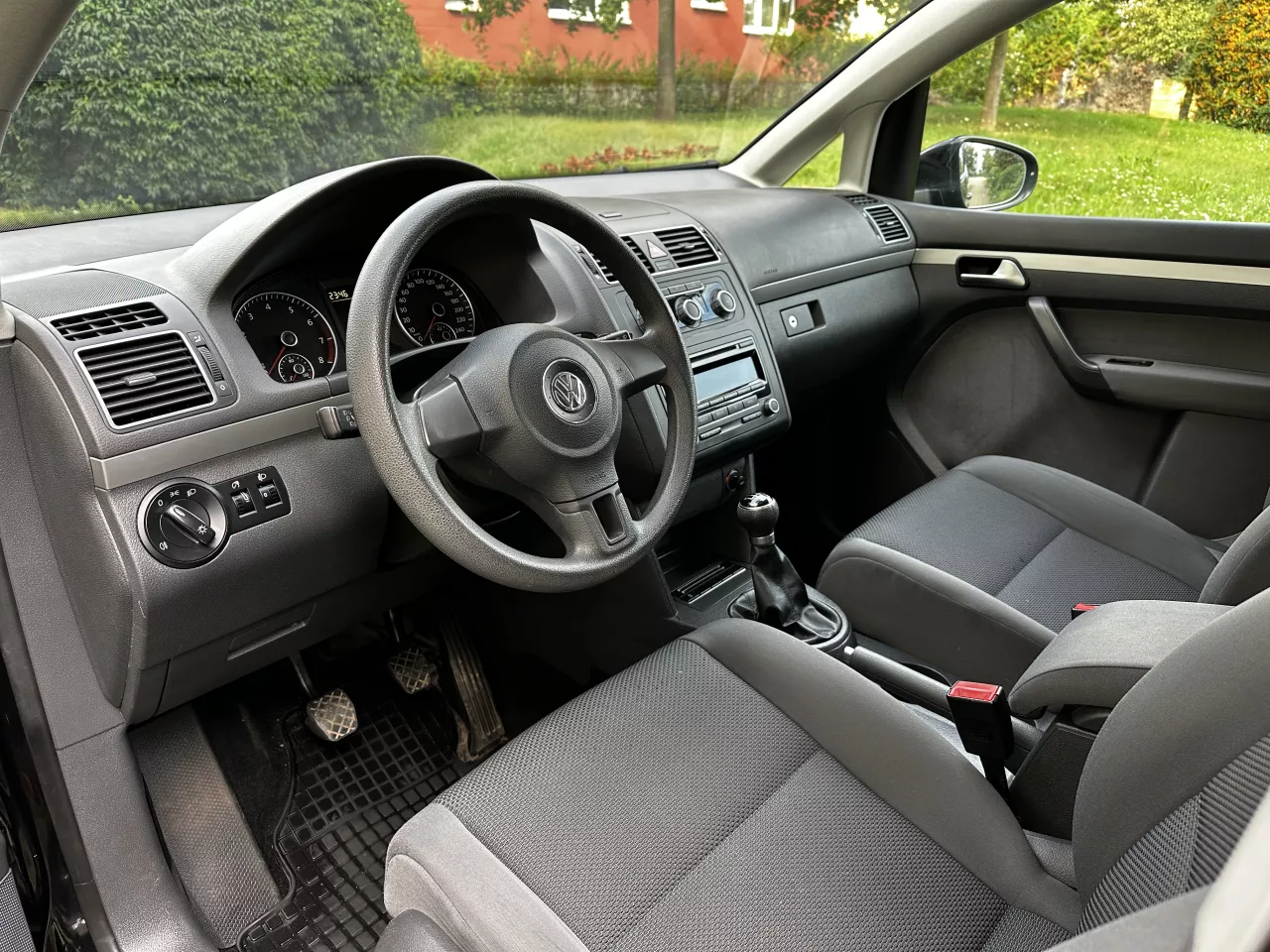 Volkswagen Touran 1.2 TSI Trendline Facelift 6st. Manuál - foto 9