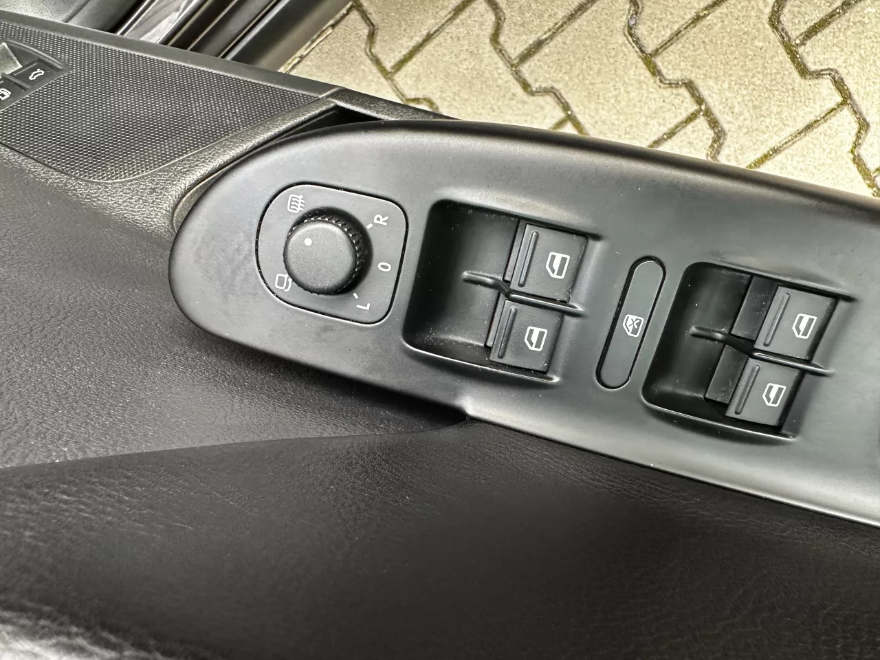 Volkswagen Passat 2.0 FSI 4x4 110kW Highline Kůže CarPlay Xenony - foto 24