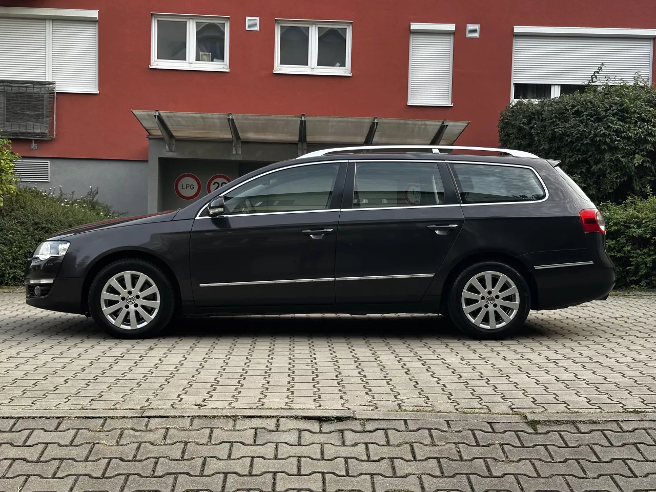 Volkswagen Passat 2.0 FSI 4x4 110kW Highline Kůže CarPlay Xenony - foto 8