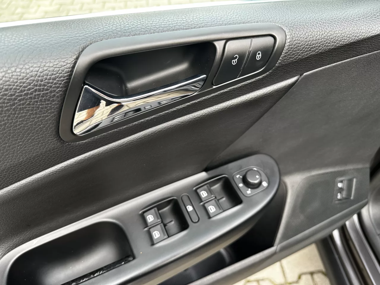 Volkswagen Passat 2.0 FSI 4x4 110kW Highline Kůže CarPlay Xenony - foto 11