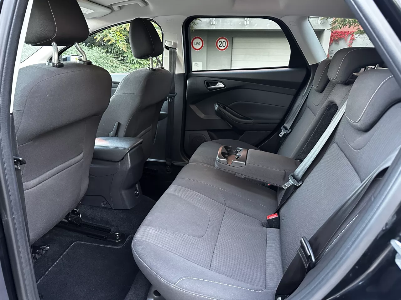 Ford Focus 1.6 16V 110kW Titanium Navi Xenony Tažné - foto 14