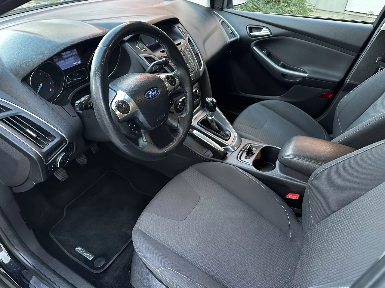 Ford Focus 1.6 16V 110kW Titanium Navi Xenony Tažné - foto 9